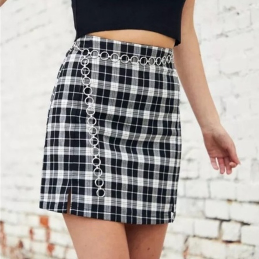 Brandy Melville Black And White Plaid Cara Skirt